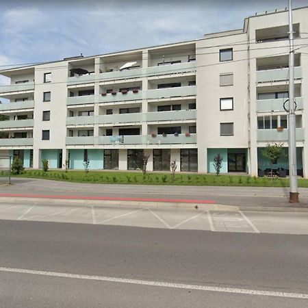 באנסקה ביסטריצה Alure Residences 1 & 24H Self Check-In, Free Parking In Front Of The Apartment Building, New Building, Terrace, Cafe With Breakfast In The Apartment Building, Next To The Aqua Park מראה חיצוני תמונה