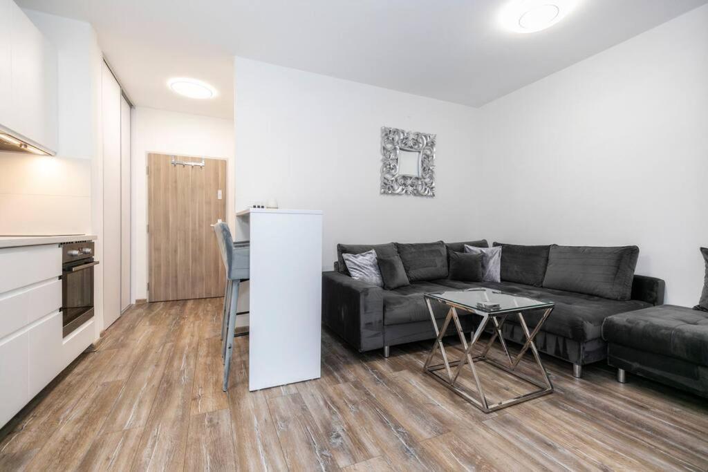 באנסקה ביסטריצה Alure Residences 1 & 24H Self Check-In, Free Parking In Front Of The Apartment Building, New Building, Terrace, Cafe With Breakfast In The Apartment Building, Next To The Aqua Park מראה חיצוני תמונה