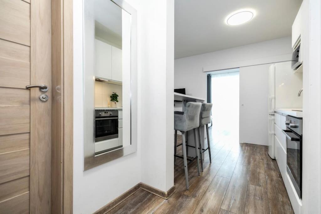 באנסקה ביסטריצה Alure Residences 1 & 24H Self Check-In, Free Parking In Front Of The Apartment Building, New Building, Terrace, Cafe With Breakfast In The Apartment Building, Next To The Aqua Park מראה חיצוני תמונה
